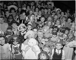 Children in Hallowe'en Costumes - V25.5-10-137 - 2 of 2
