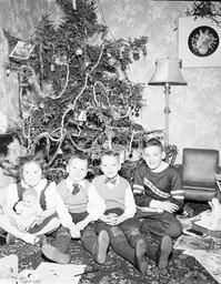 Children with Christmas Tree - V25.5-11-5 - 2 of 3