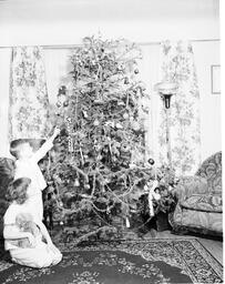 Children with Christmas Tree - V25.5-11-5 - 3 of 3