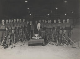 Hockey, 1940 - V28 A-Hock-1940-4
