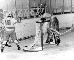 Hockey - V28 A-Hock-1969-8.3